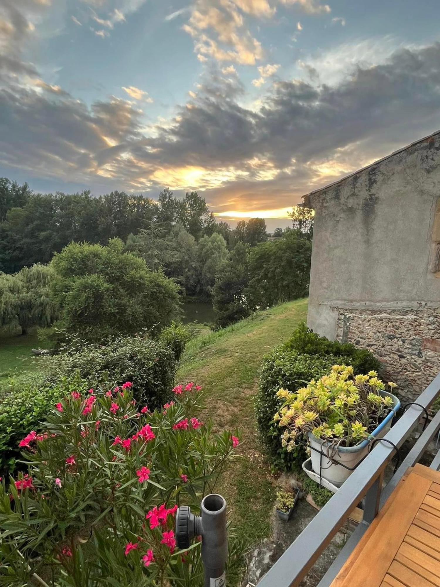 Beautiful Village House Next To Garonne River! Couladere 외부 사진
